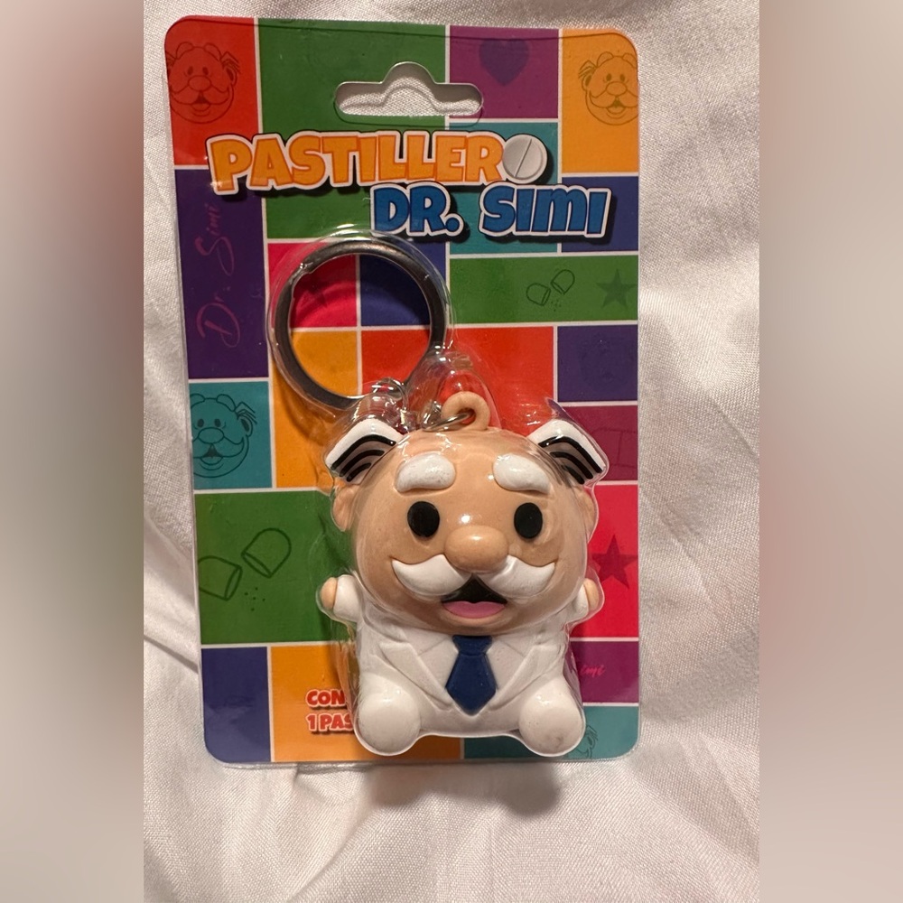Dr. Simi Pastillero Keychain  - White and Blue Pill Container